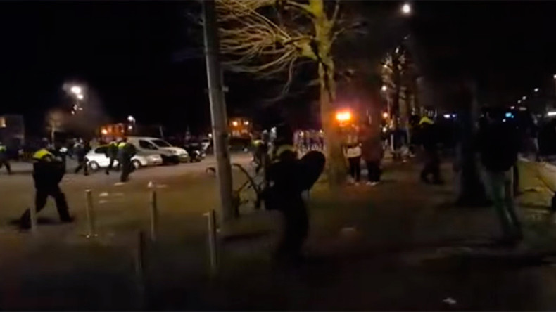 ‘Stop asylum nonsense!’ Anti-refugee rally in small Dutch town erupts in violence (VIDEOS)