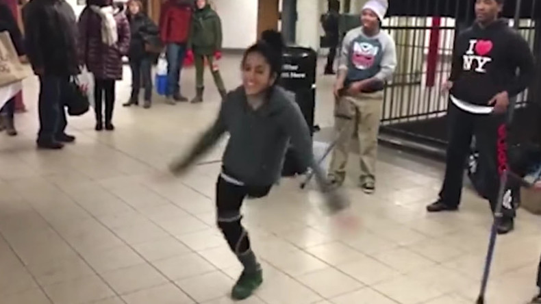 One-legged breakdancer amazes subway crowd (VIDEO)