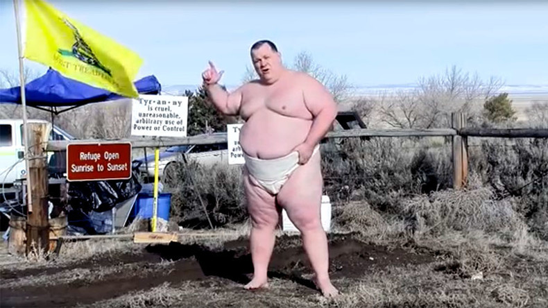 Oregon occupier challenges Gov. Chris Christie to bizarre sumo match (VIDEO)