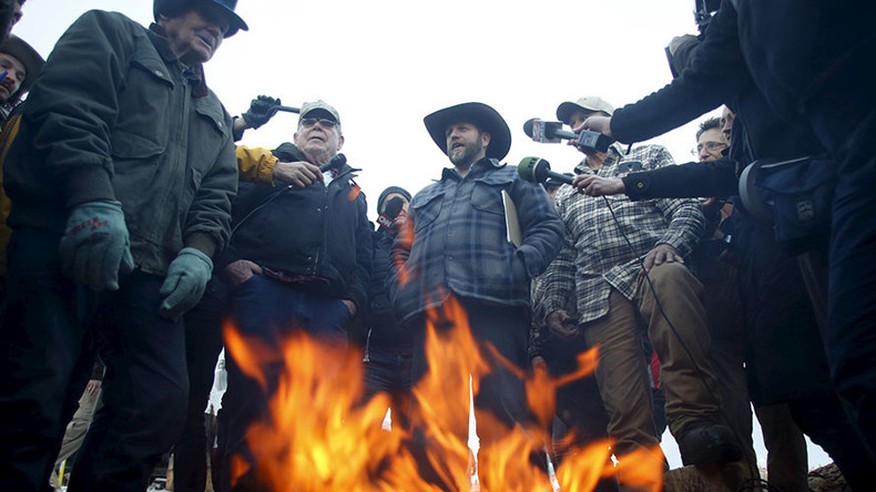 Hands up or charging? Conflicting reports on shooting of Oregon militia spokesman