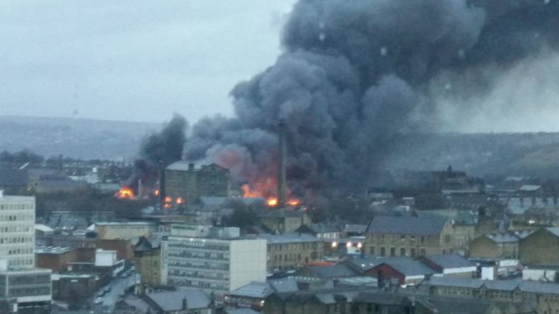 Bradford fire: Hundreds of homes evacuated as ‘flames & thick smoke’ engulf town