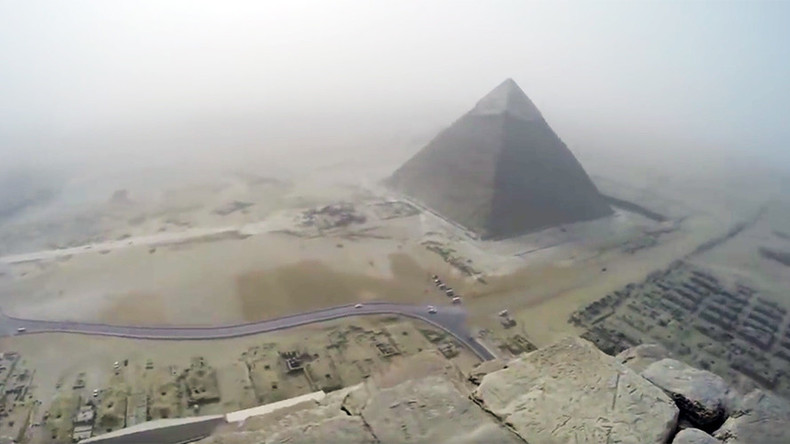 Pyramid scheme: German teenager climbs ancient Giza landmark – and films the whole thing (VIDEO) 