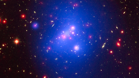 500 trillion Suns: Astronomers weigh extremely massive & young galaxy cluster