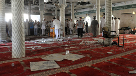 Worshipers disarm & thrash failed suicide bomber in Saudi Arabia (GRAPHIC VIDEO)