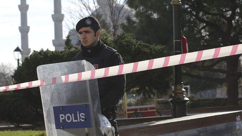 2 injured in powerful explosion in Istanbul, police at scene - reports