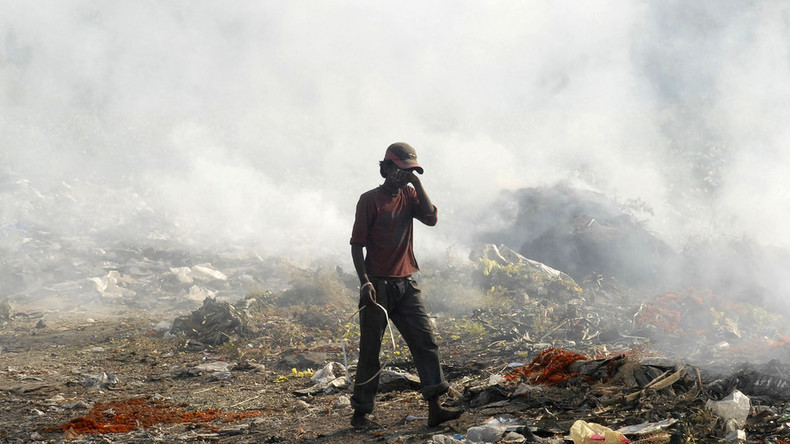 Visible from space: Burning 9-story-high landfill covers Mumbai with toxic fumes (PHOTOS)