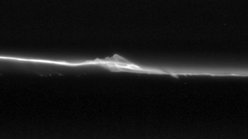 Awesome images show ‘Moonlets’ colliding with Saturn’s rocky rings (PHOTOS)