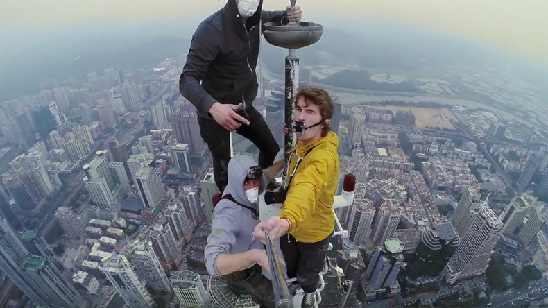 Daredevils scale epic Chinese skyscraper in latest death-defying stunt (VIDEO)