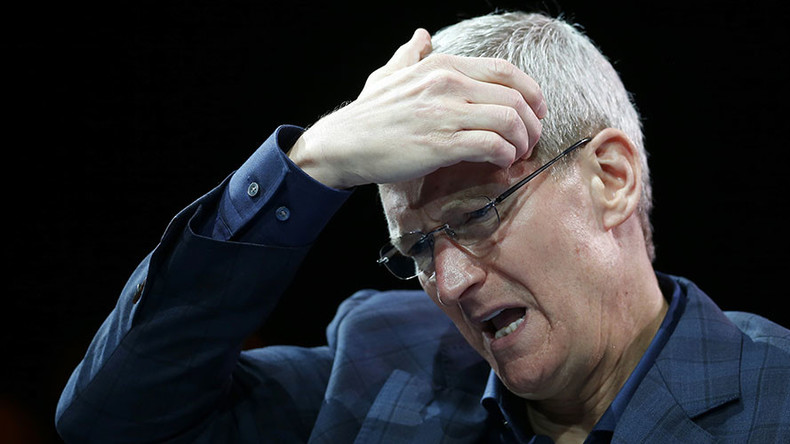 Bad Apple? Tim Cook divides tech users over refusal to make iPhone ‘master-key’ for FBI