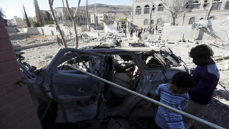 Dozens feared killed as coalition forces strike market in Yemeni capital (VIDEO)