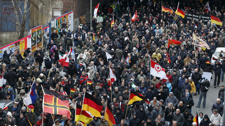 ‘Merkel must go’: Thousands of anti-migrant demonstrators protest pro-refugee policy in Berlin