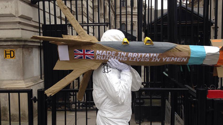 ‘Missiles’ delivered to Downing Street in protest at British arms used in Yemen war (VIDEO)