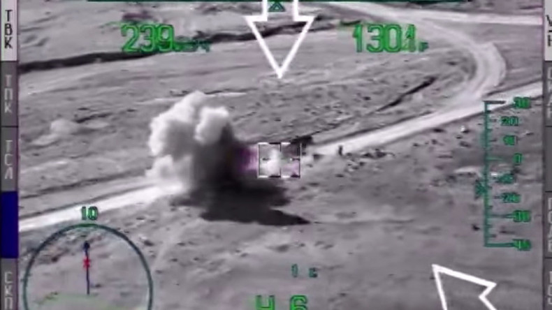 ISIS vehicles hunted & destroyed by Russian Mi-28 helicopters in Syrian desert (MILITARY VIDEO)