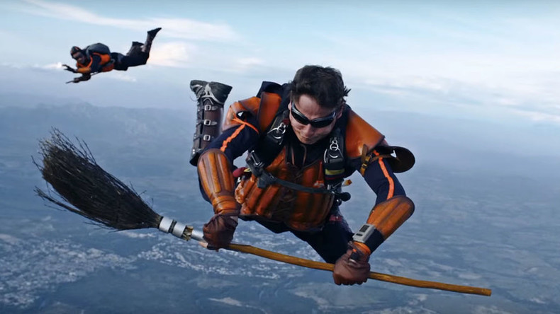 Mile-high magic: Skydivers play Harry Potter game Quidditch while plummeting to Earth (VIDEO)