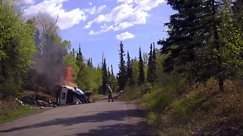 Bystanders free man from car wreck moments before it bursts into flames (VIDEO)