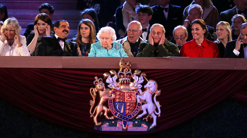 Queen seated next to Bahraini king at birthday bash… because he’s bankrolling UK navy base?