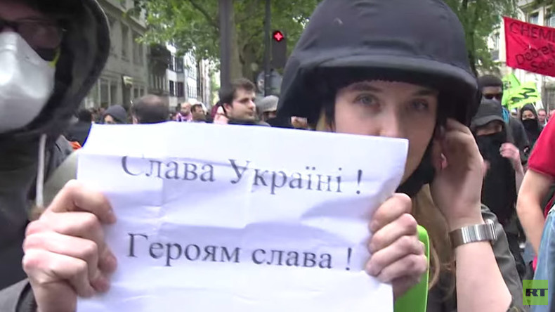 RT reporter Anna Baranova harassed by ‘pro-Ukraine’ protesters during Paris demo