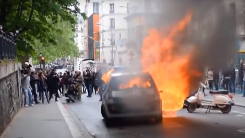 US citizen among attackers who smashed & torched police car during Paris riots (VIDEO)