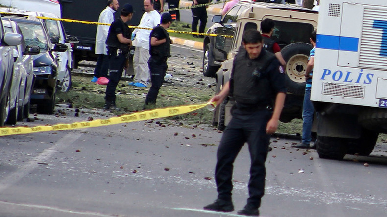 Six killed, 20 injured in roadside bombings in southeast Turkey