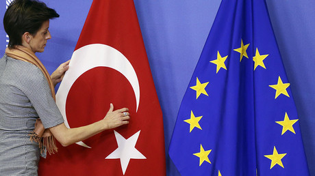 EU Commission backs visa-free travel deal with Turkey