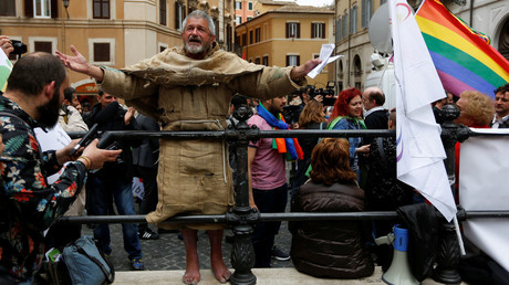 Italian right wing seeks referendum to overturn gay union recognition