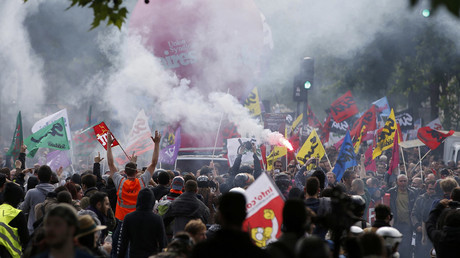 French union warns of disruption to Euro 2016 soccer cup unless govt backs down on labor reform