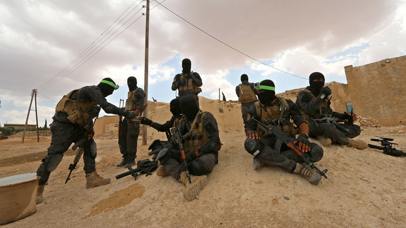 Syrian Army & US-backed Arab and Kurdish fighters squeeze ISIS