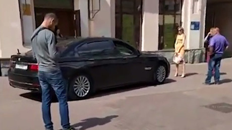 Fmr Moscow official attacks woman blocking his car on PEDESTRIAN street (VIDEO)