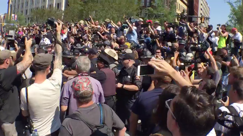 Scuffle breaks out between Alex Jones, RNC protesters in Cleveland (VIDEOS)