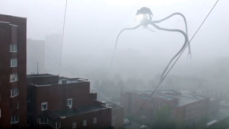 War of the worlds: Terrifying tripod alien ‘invades’ Russian city (VIDEO)