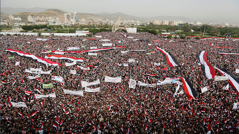 Saudi jets strike Yemen’s capital during 100,000 strong rally in support of Houthis (VIDEO)