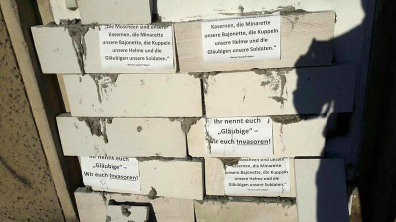 German police probe vandalism & hatred after door to mosque gets bricked up