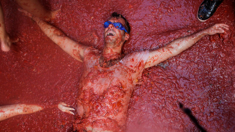 Ketchup on all the best bits from Spain's mass tomato fight here (VIDEO, PHOTOS)