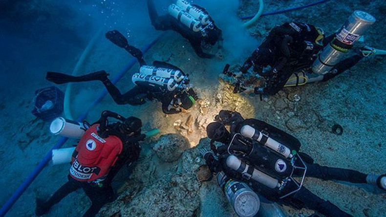 ‘Incredible’ 2,000yo skeleton found in ancient Antikythera shipwreck (PHOTO, VIDEO)