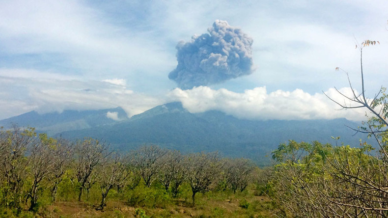 389 tourists missing after Indonesian volcano erupts (PHOTOS, VIDEOS)