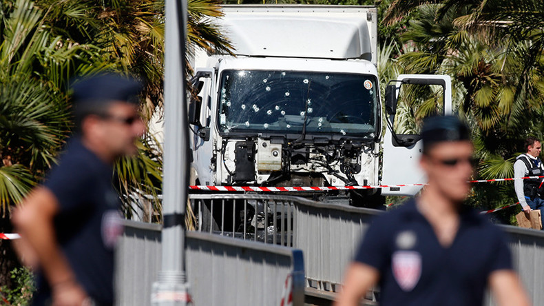 Police didn't stop truck in Nice horror, attacker drove on for 4 mins – French media 