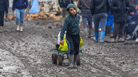 Lone refugee kids may fall prey to traffickers & rapists when Calais camp is bulldozed – UNICEF