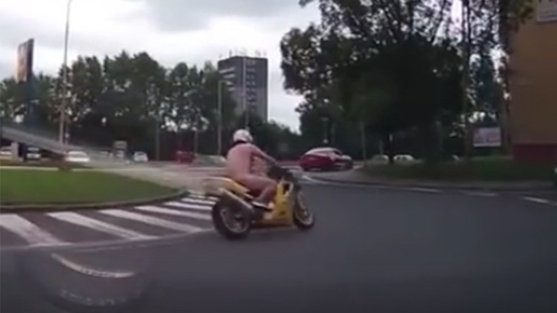 Full throttle: Naked biker leads Czech cops on chase around town (VIDEO) — ...