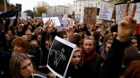 Mass protests make Polish govt reconsider blanket abortion ban
