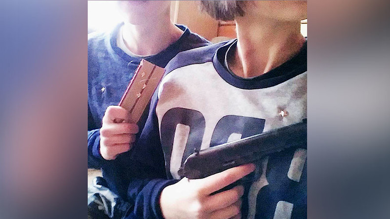 Romeo & Juliet? 15yo Russian couple shoot themselves after alleged conflict with parents
