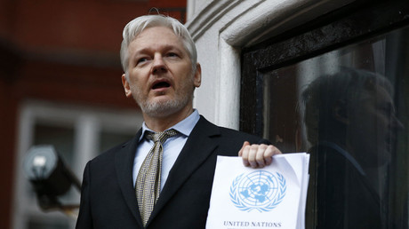 Assange, Comey & Clinton: The Assange Twilight Zone (E354)