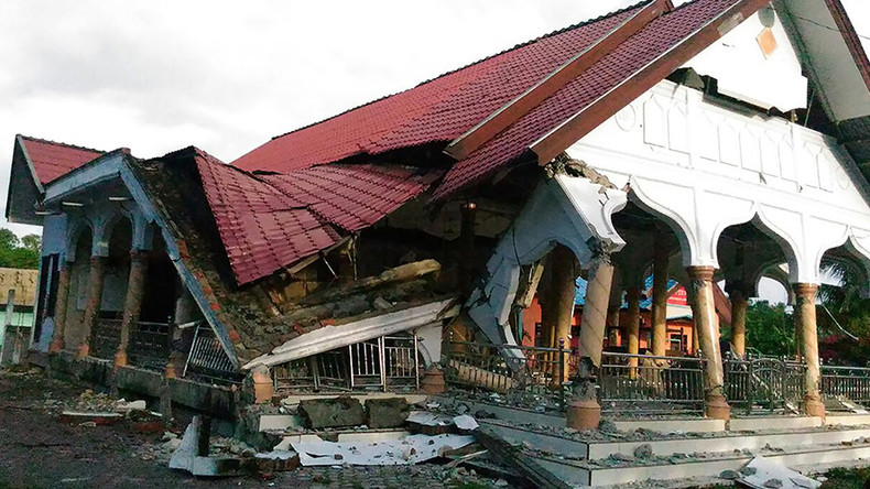 Dozens of buildings collapse after 6.5 quake in Indonesia (PHOTOS, VIDEOS)