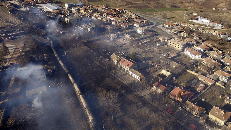 7 killed, full evacuation in Bulgarian village as cargo train derails & explodes
