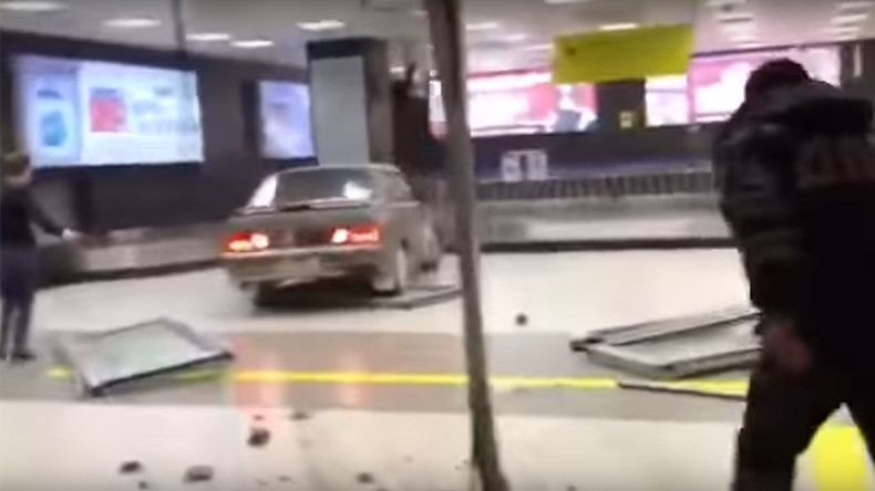 Drugged driver rampages through Russian airport in bid to dodge police (VIDEO)