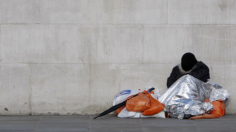 Kicked, flashed, & peed on: Homeless Brits suffer in silence for Christmas
