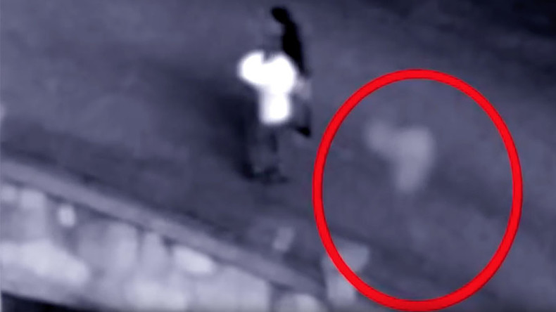 You’ll never walk alone: CCTV captures ‘ghost’ alongside couple (VIDEO, POLL)