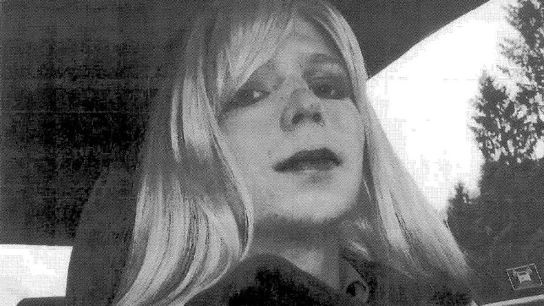 Obama ‘actively considering’ commuting Chelsea Manning prison sentence – sources