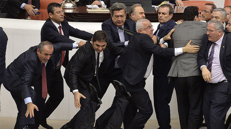 Ruckus erupts in Turkish parliament as MPs debate new constitution (VIDEO)