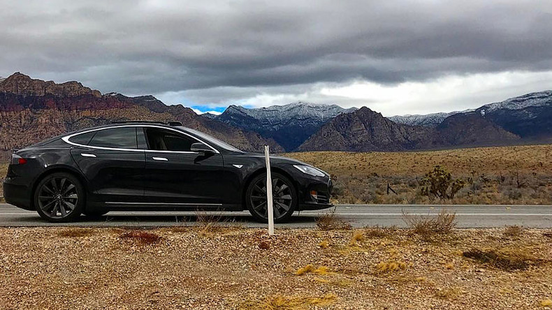 Tesla driver stranded in desert after car app fails