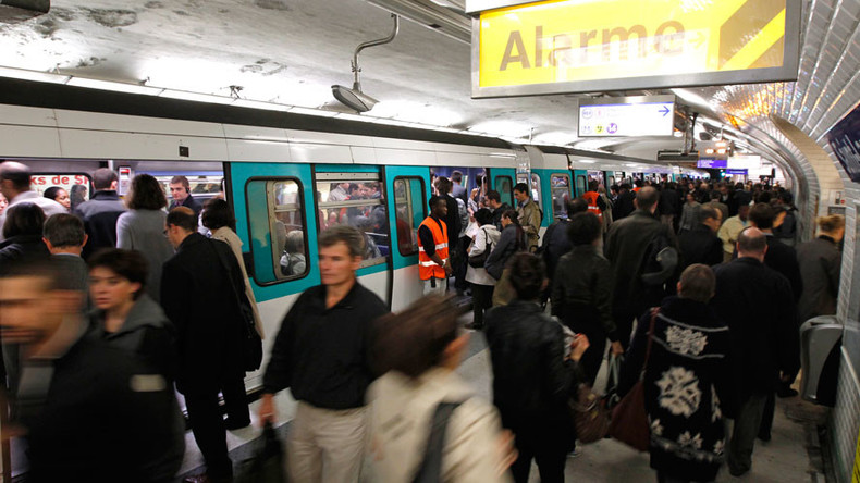 Alert in Paris as knifeman targets metro riders at random